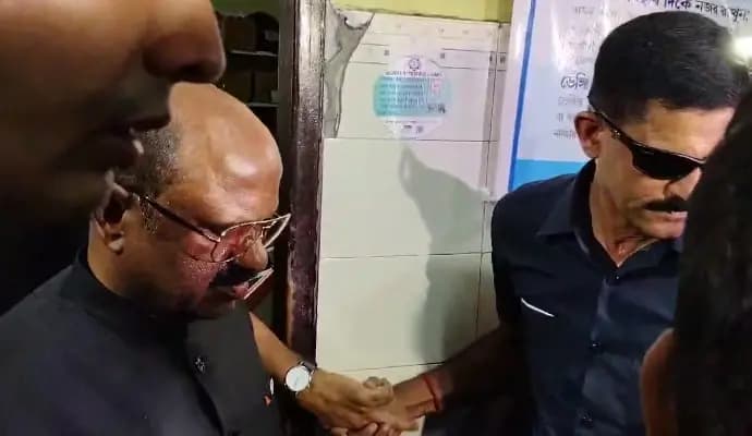 CV Ananda Bose in rg Kar Medical College to meet with the protesting students