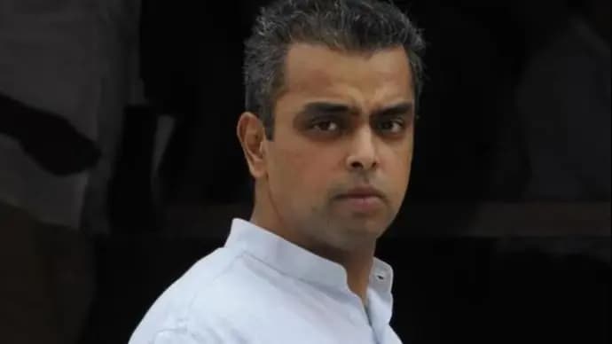 Milind Deora resigns from Congress