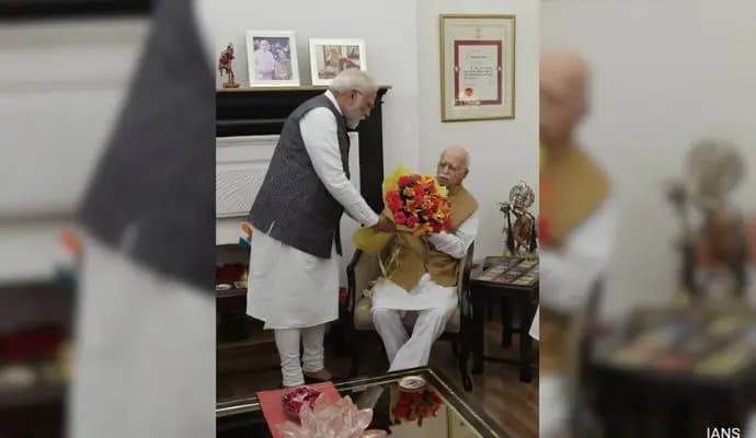 Narendra Modi Meets LK Advani
