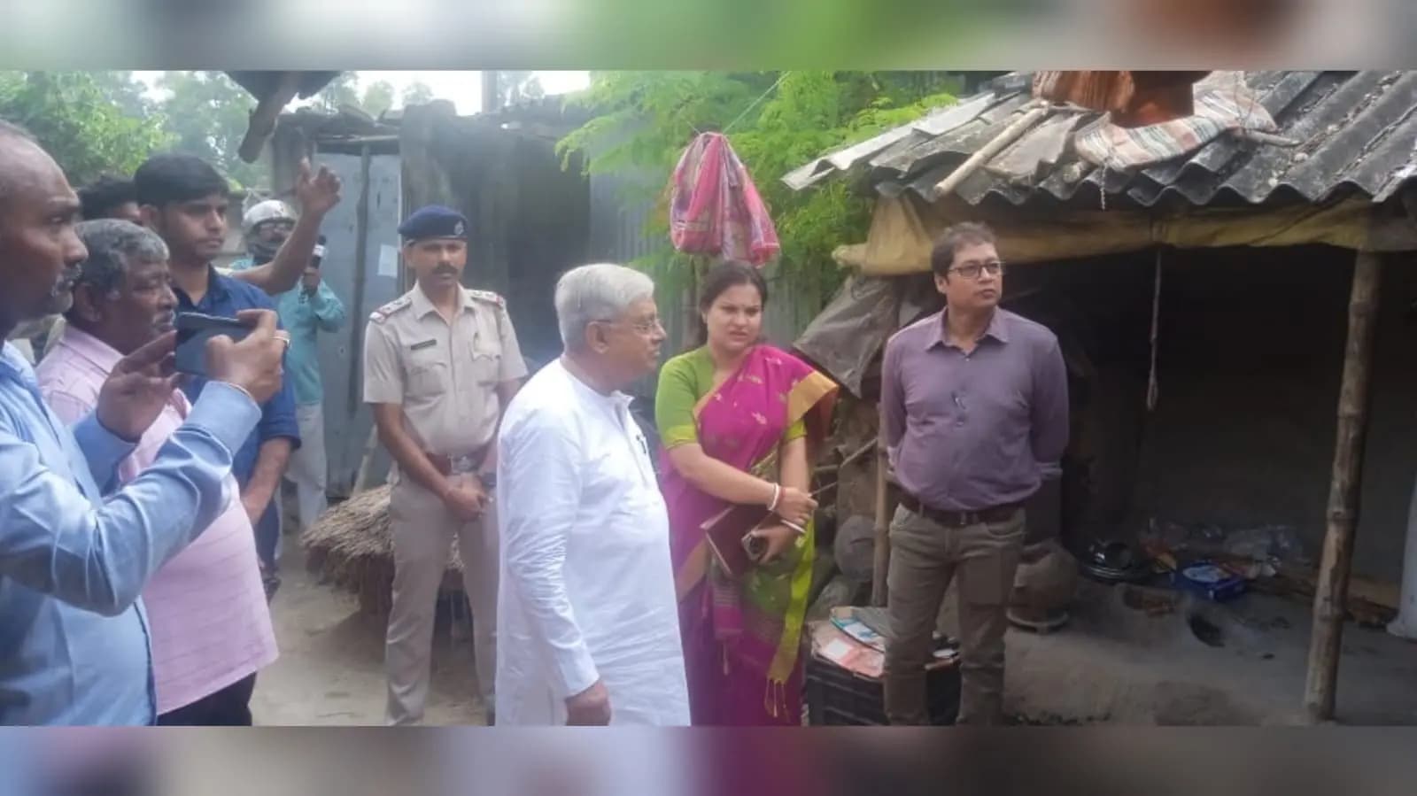 panchayat minister pradip majumdar ordered to look into abas yojana in barddhaman_gnr