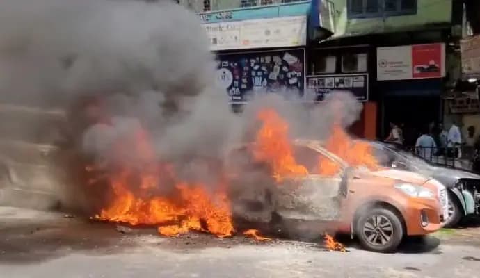 fire caught in many vehicles in chandni chowk area