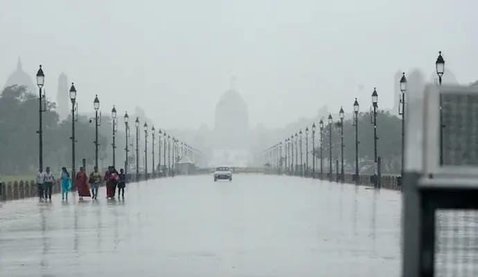 Delhi-NCR wakes up to heavy rain gnr