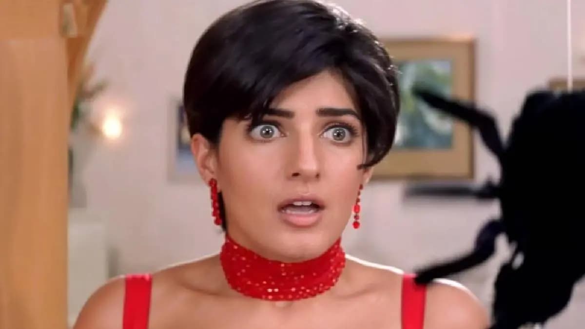 Twinkle Khanna reveals she once ate a salad fertilized with only urine infront of Salman Khan and Aamir Khan