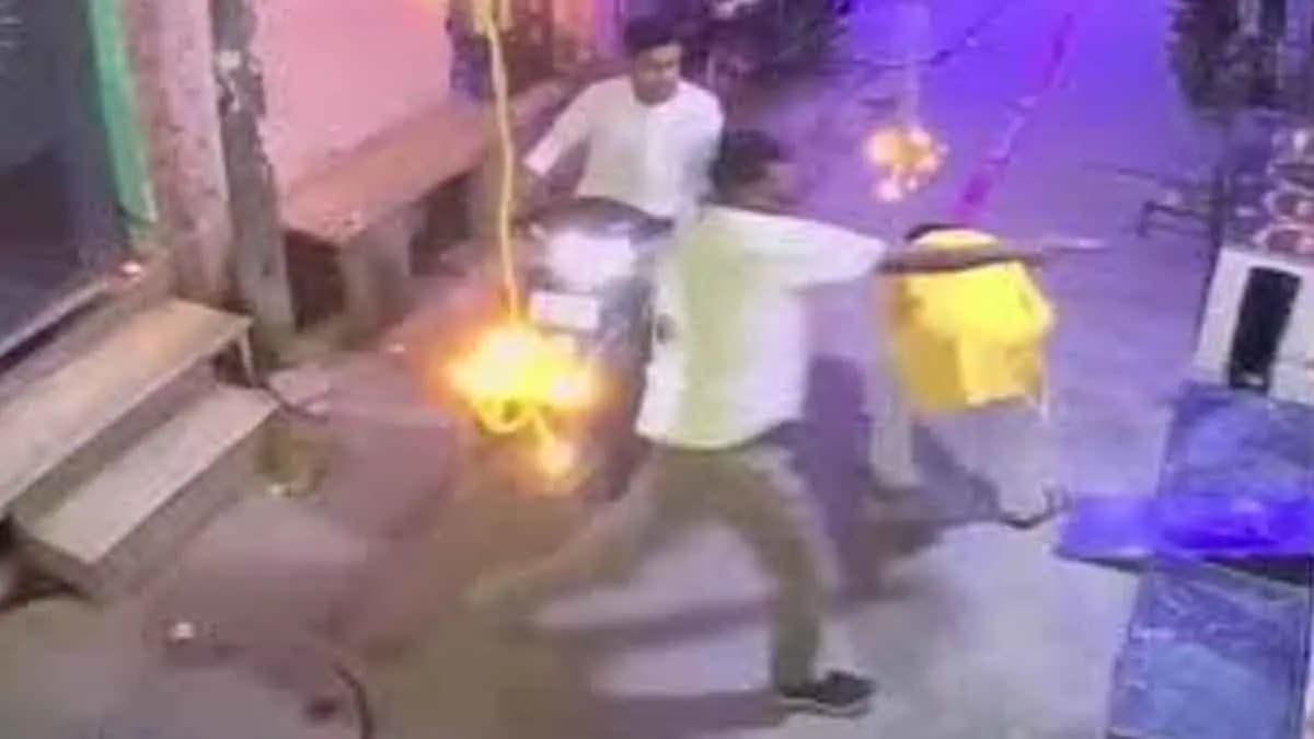 On CCTV, Delhi Man Shot Dead In Front Of His Son During Diwali Celebrations gnr