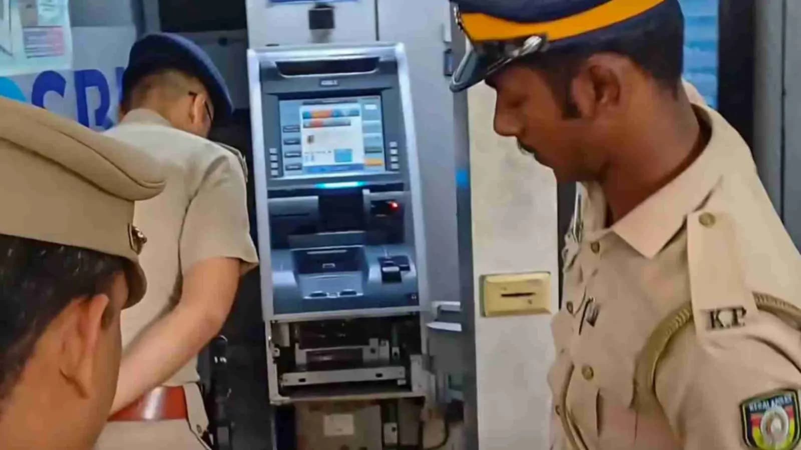 Five member gang robs three ATM gnr
