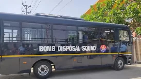 Delhi airport, hospitals get bomb threa