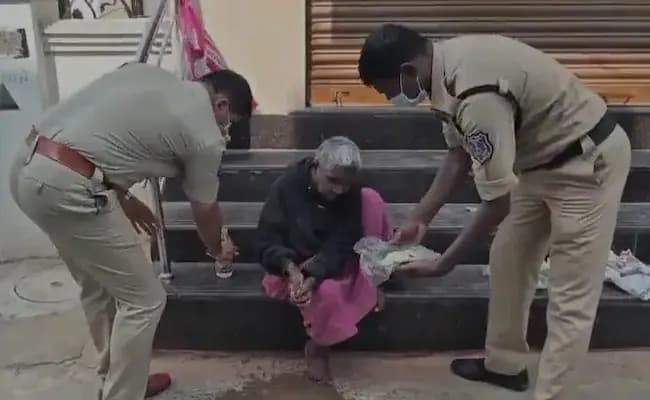 Hyderabad Couple Lives With Son Body For 4 Days gnr