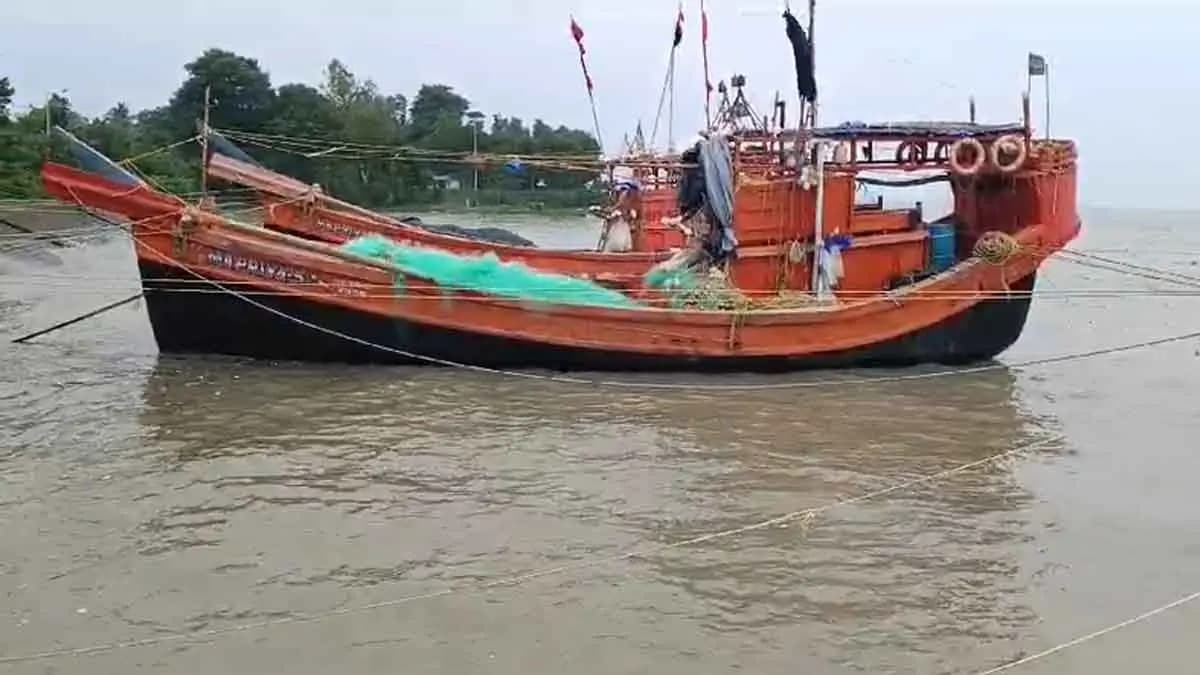 two trooler 16 fisherman found, still 16 fisherman missing gnr