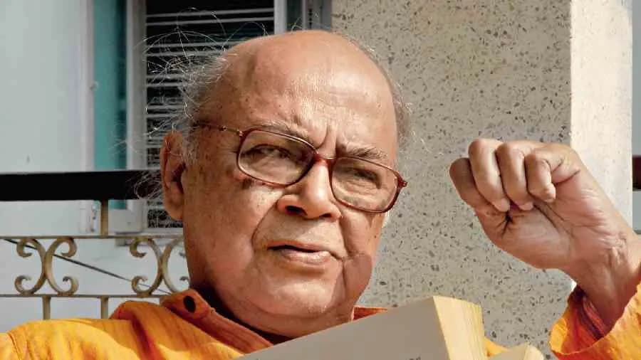 Legendary bengali theatre artist and actor Manoj Mitra hospitalized ENT 