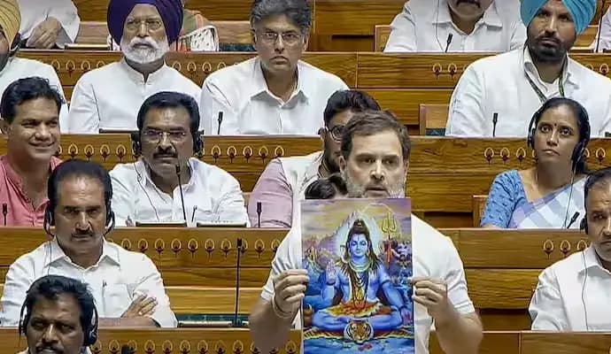 Centre hits out at Rahul Gandhi over his Lok Sabha speech