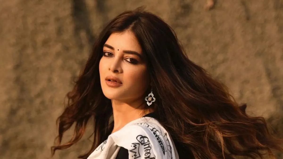 Tollywood actress madhumita sarcar faced terrible accident on the way to bhootnath temple ENT