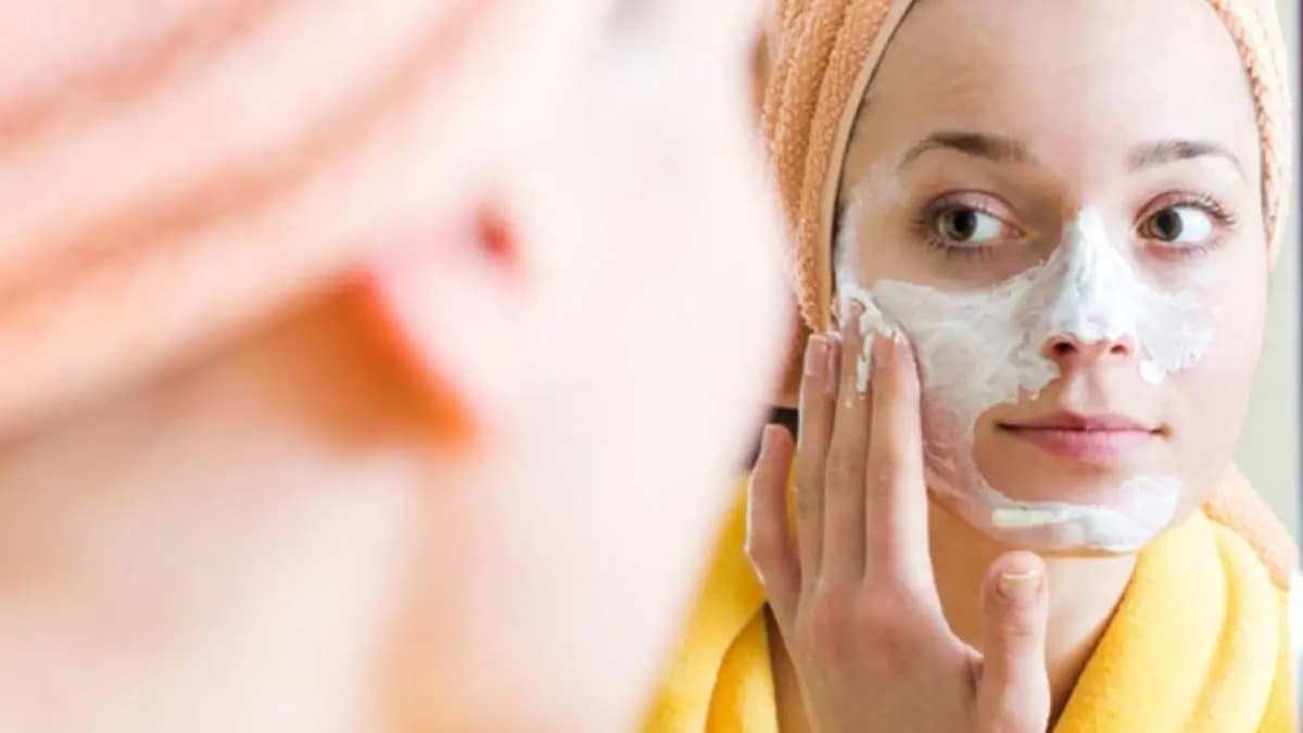 this aloevera facial can brightening your skin tone and prevent wrinkles and make skin fair lif