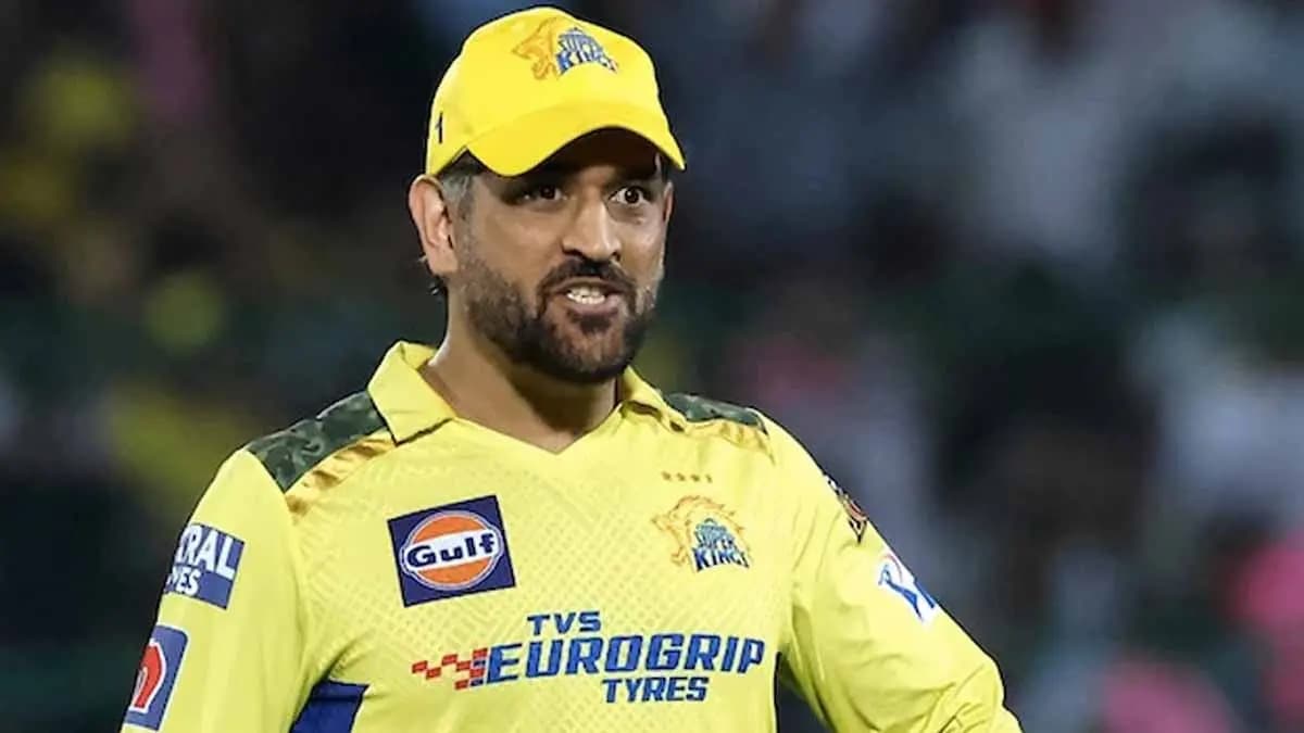 MS Dhoni Lost His Cool, Kicked Water Bottle Out Of The Park spt