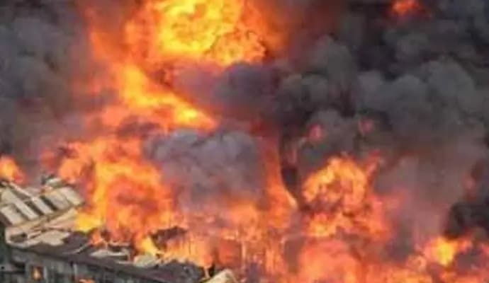fire at siliguri panitanki market