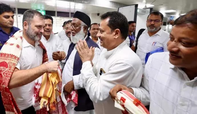 Rahul Gandhi in Assam to monitor floods