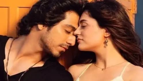 Ahaan Panday can not take his eyes off Aneet Padda at Saiyaara s success party