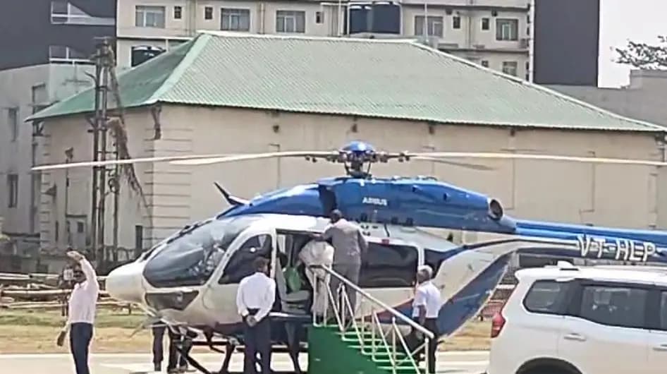 mamata banerjee gets hurt again while getting on a helicopter