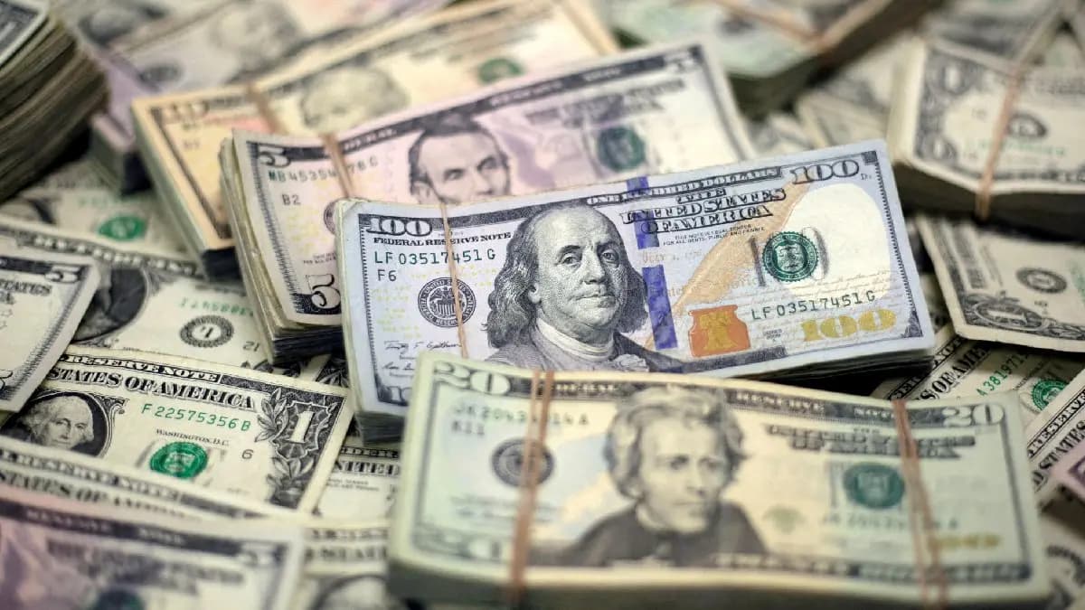 World's Two Top Richest People Jointly Worth $690 Billion