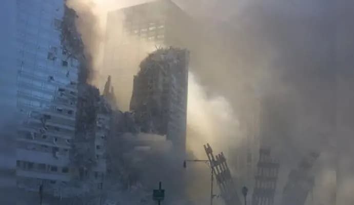the last photo taken by Bill Biggart, the only journalist killed covering 9/11_gnr