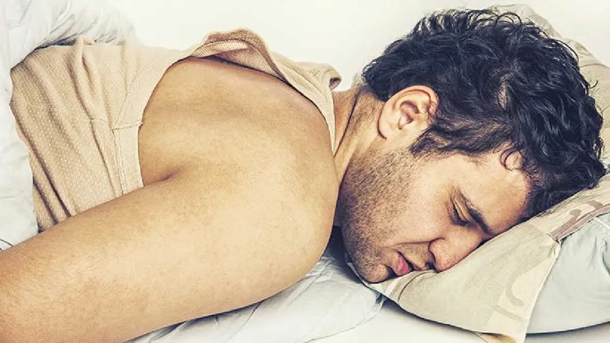 আরামের ঘুমেই লুকিয়ে বিপদ? বিছানায় উপুড় হয়ে শুলে কী মারাত্মক ক্ষতি হয় জানেন?