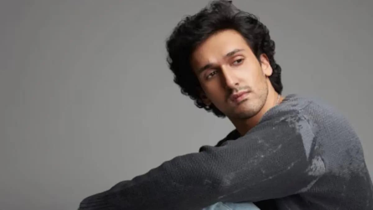 Govinda s son Yashvardhan Ahuja to make his debut alongside late Irrfan Khan’s son Babil Khan in his debut film ENT