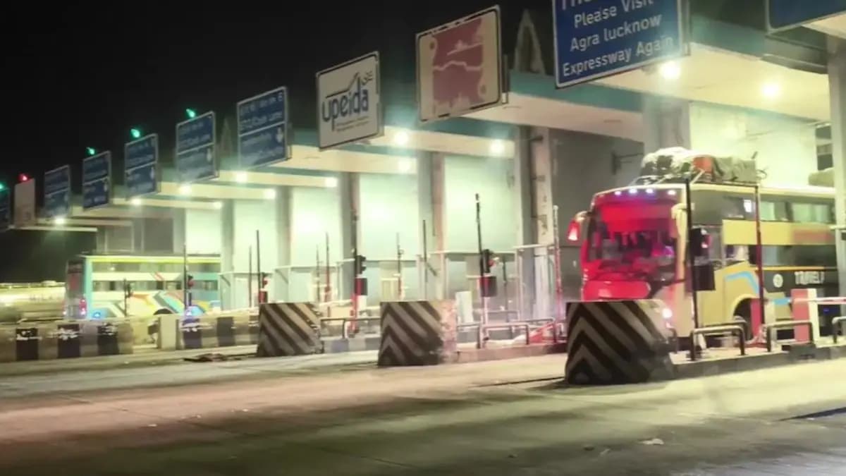 Diwali 2025 No Diwali Bonus Agra Lucknow Expressway Toll Operators Open Gates then this incident happened