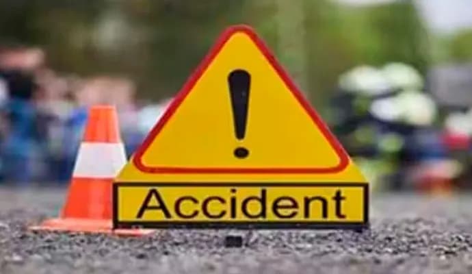 accident in howrah, one dead