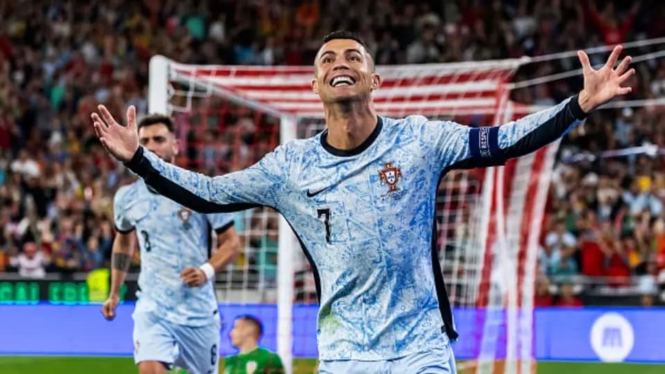 With 1 billion followers Cristiano Ronaldo creates social media history