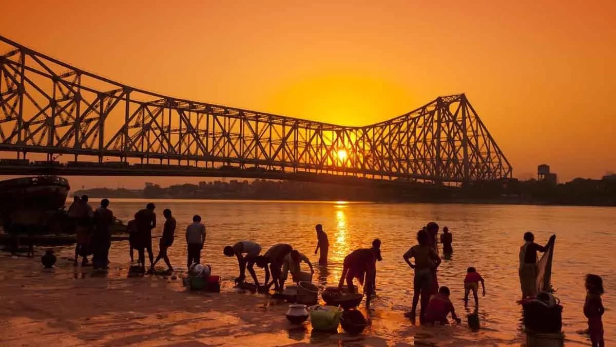 mostly dry weather in kolkata while light rain may occur in mountains gnr