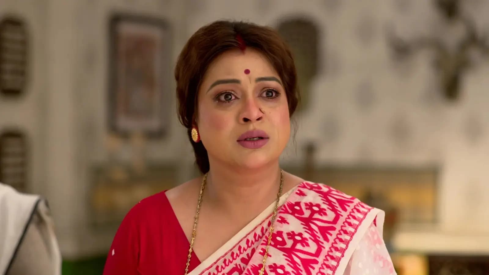 Popular bengali actress Sujata Daw admitted in Hospital ENT