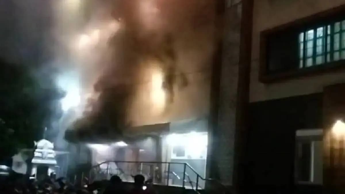 Child Among 6 Dead As Fire Breaks Out At Hospital In Tamil Nadu's Dindigul gnr