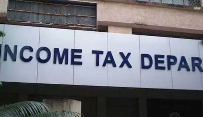 income tax raid at the houses of some businessman in hooghly