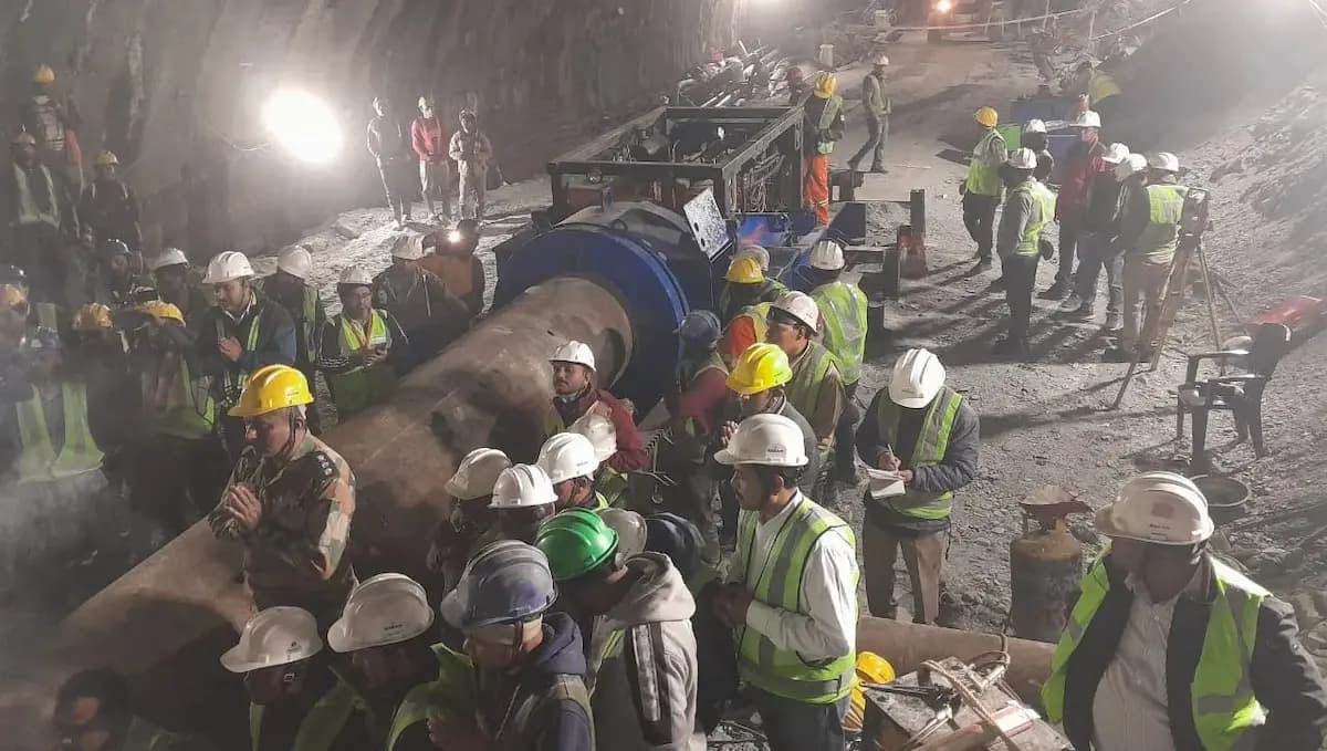 Nitin Gadkari Visits Uttarkashi Tunnel Collapse Site
