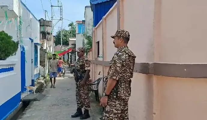 ed raids different places in hooghly gnr