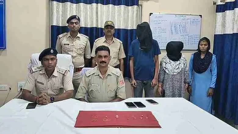 Police arrested a jewel theif from the clue of torn deed