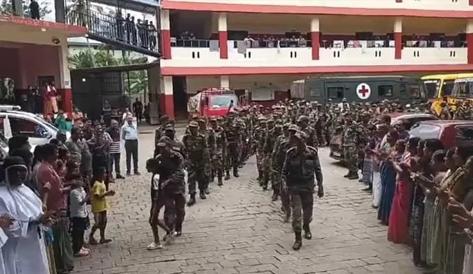 Soldiers who helped in Wayanad rescue ops get heartwarming send off gnr