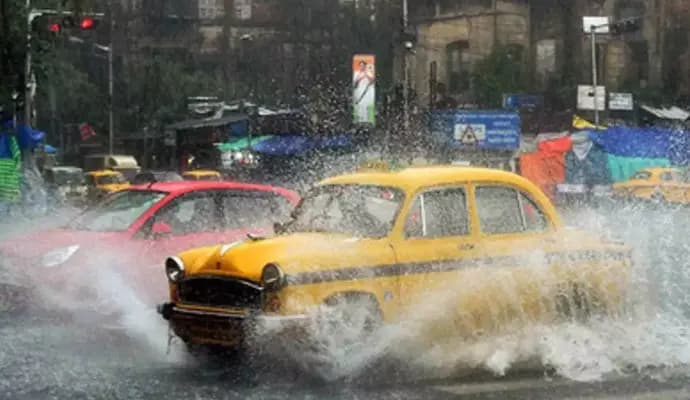 Latest IMD Weather Update moderate to heavy rainfall forecast in South Bengal gnr