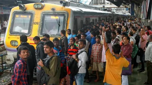MORE THAN ONE CRORE PASSENGERS AVAILED SUBURBAN SERVICES IN SEALDAH DIVISION DURING PUJA DAYS