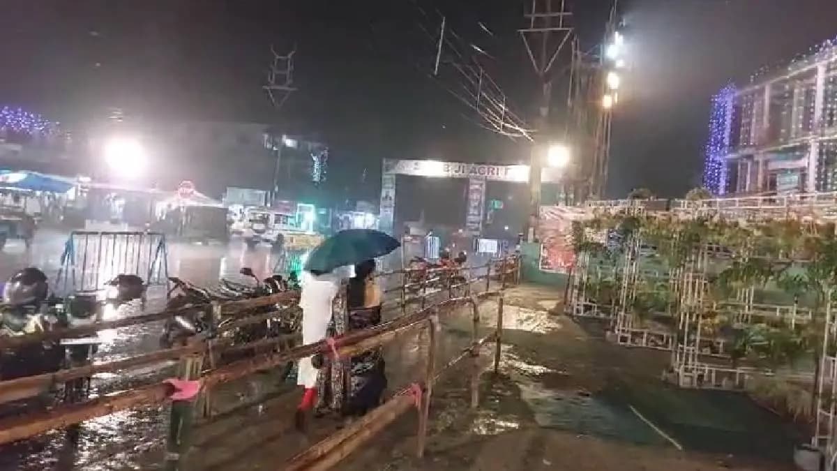 Rain Damps the Festivities of the Festival of Lights in Jalpaiguri gnr