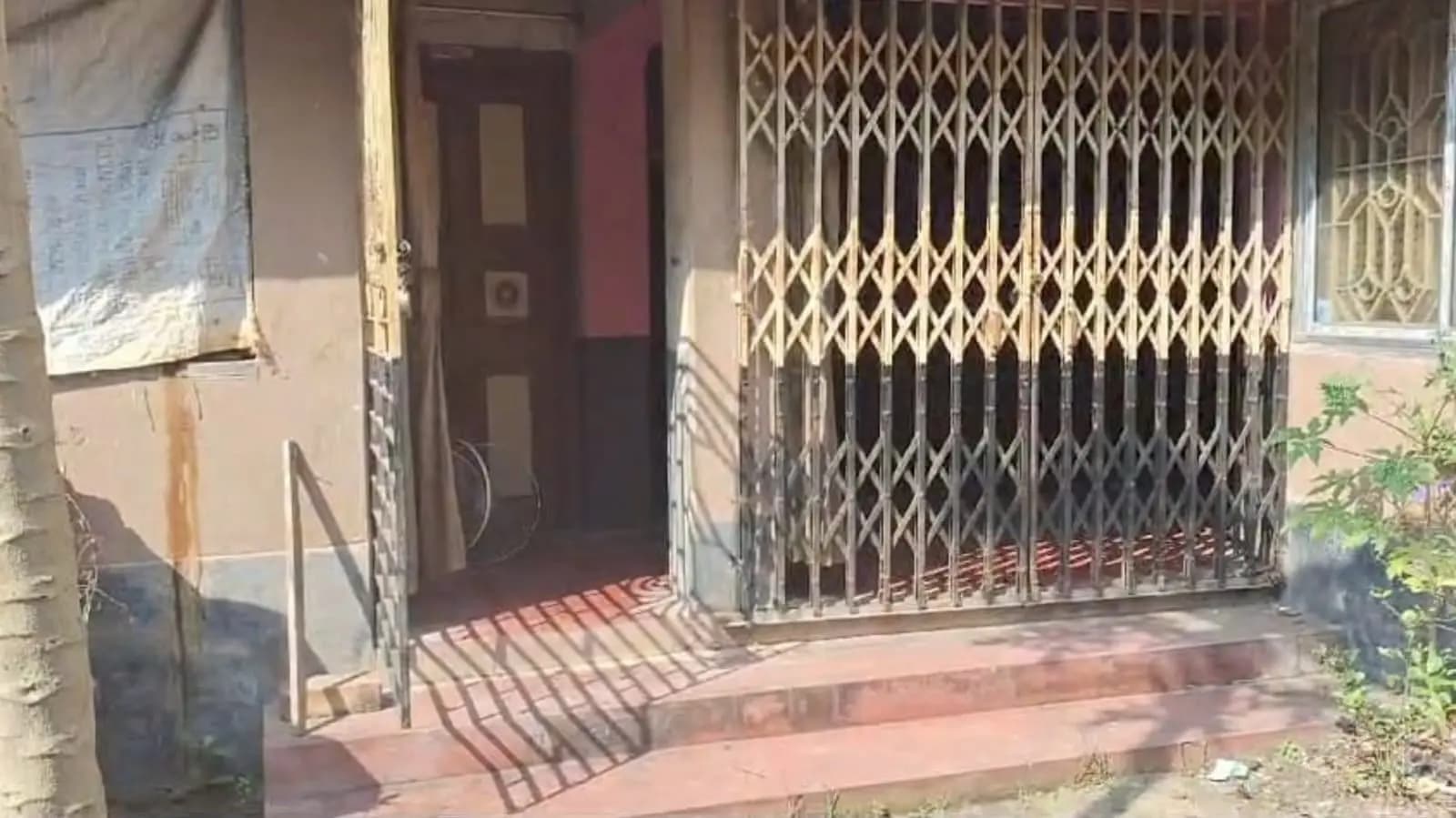 mother sits at home holding dead daughters body in hooghly_gnr