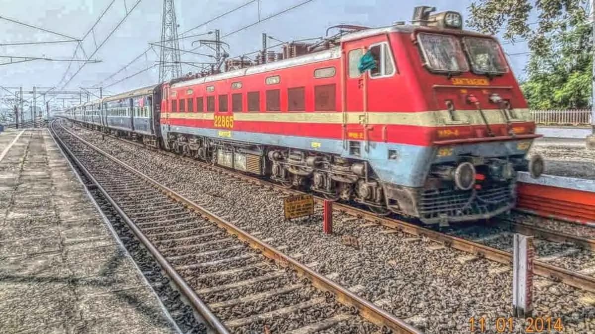 train for which even Vande Bharat and Rajdhani Express trains have to wait, know the details of the train gnr