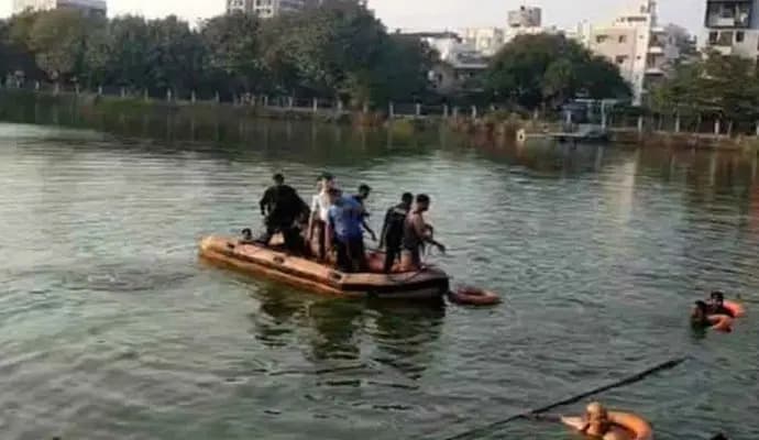 boat capsize in gujarat, 16 dead
