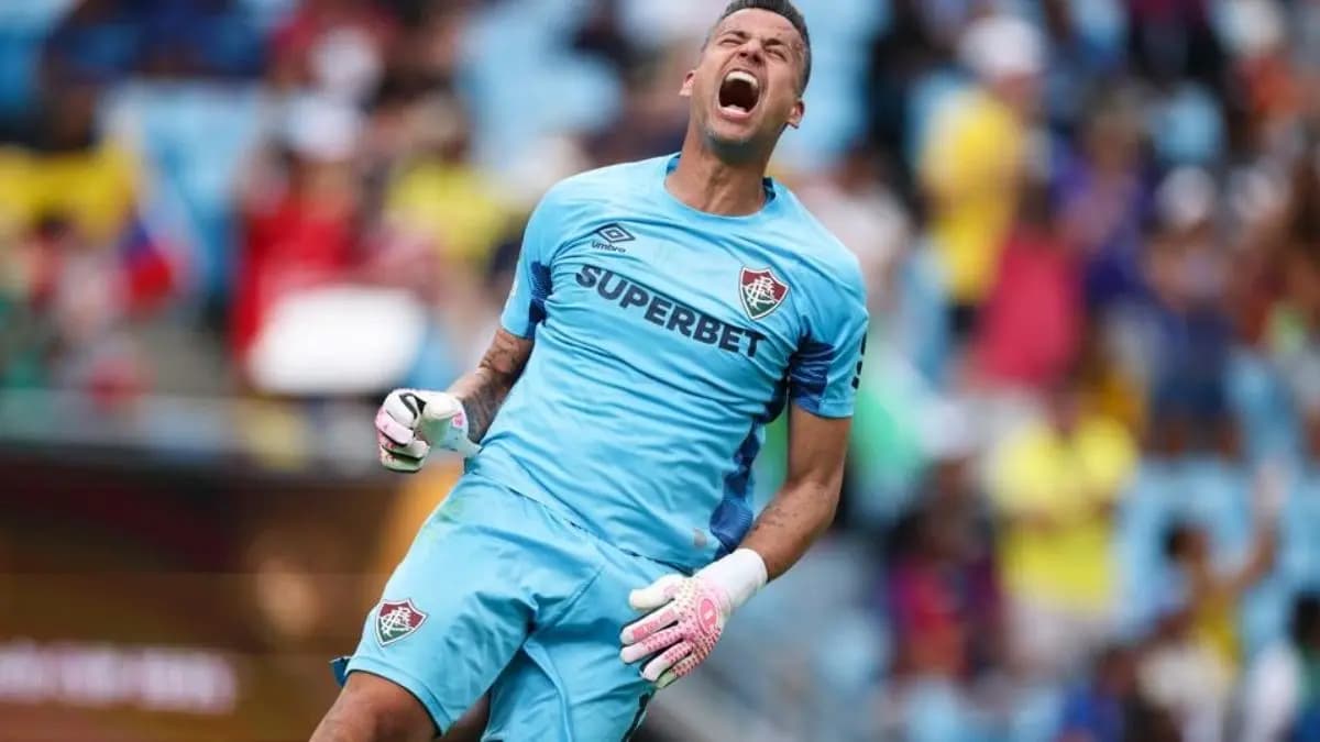 44 year old goalkeeper of Fluminense Fabio is looking for a new record 
