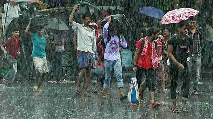 IMD Weather Forecast Heavy Rainfall Warning in 10 Districts in West Bengal