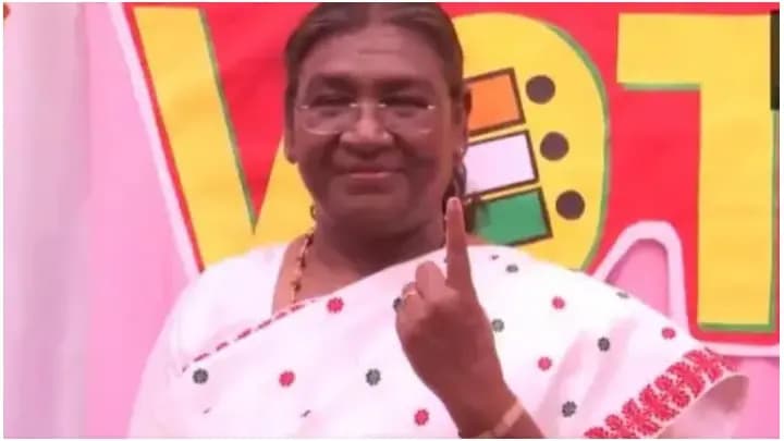 Draupadi Murmu casts her vote in delhi