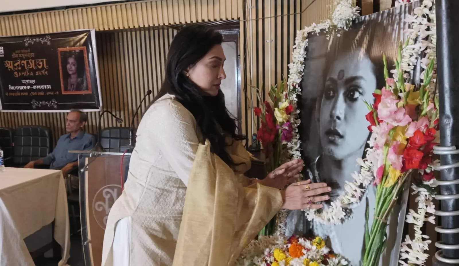 eminent personalities of the industry paid tribute to sreela majumder