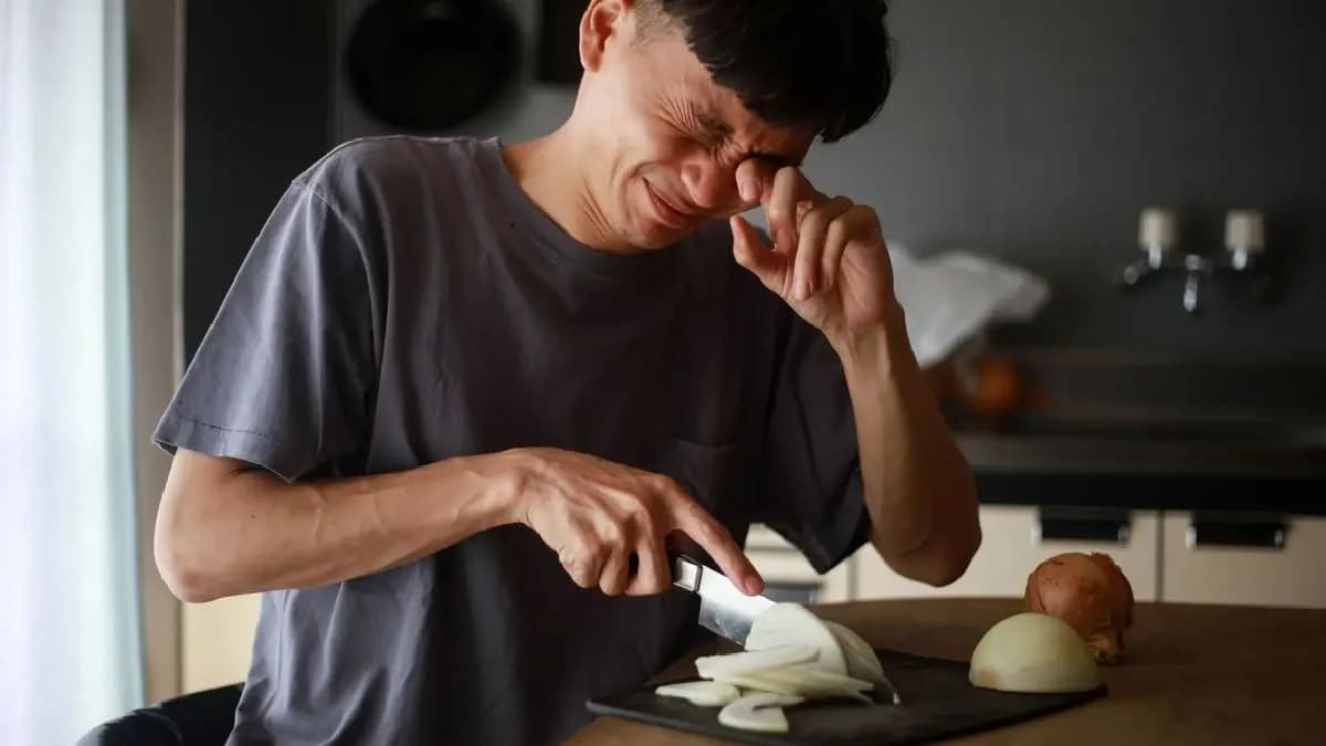 Home remedies to prevent eye water during Onion Cutting