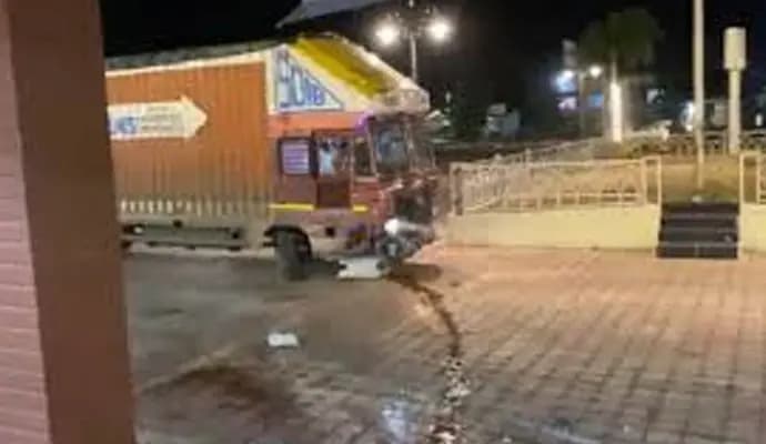 Denied Food, Drunk Driver Rams Truck Into Hotel In Pune gnr