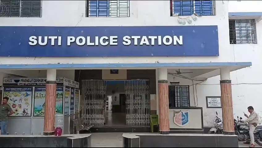 court on Thursday ordered 10 years rigorous imprisonment to a Malda Man for allegedly smuggling fake notes through Murshidabad