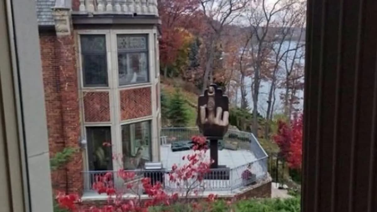 Man installed middle fingure near ex wifes house
